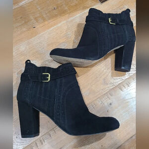 DV Dolce Vita Suede Scalloped Detail Booties with Gold Buckle Size 9.5